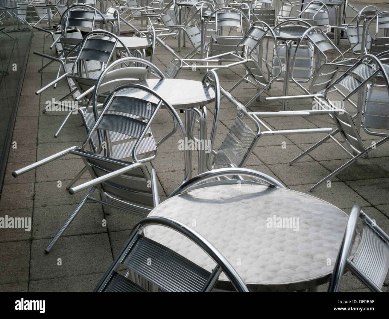 Empty chairs and empty tables hires stock photography and images Alamy