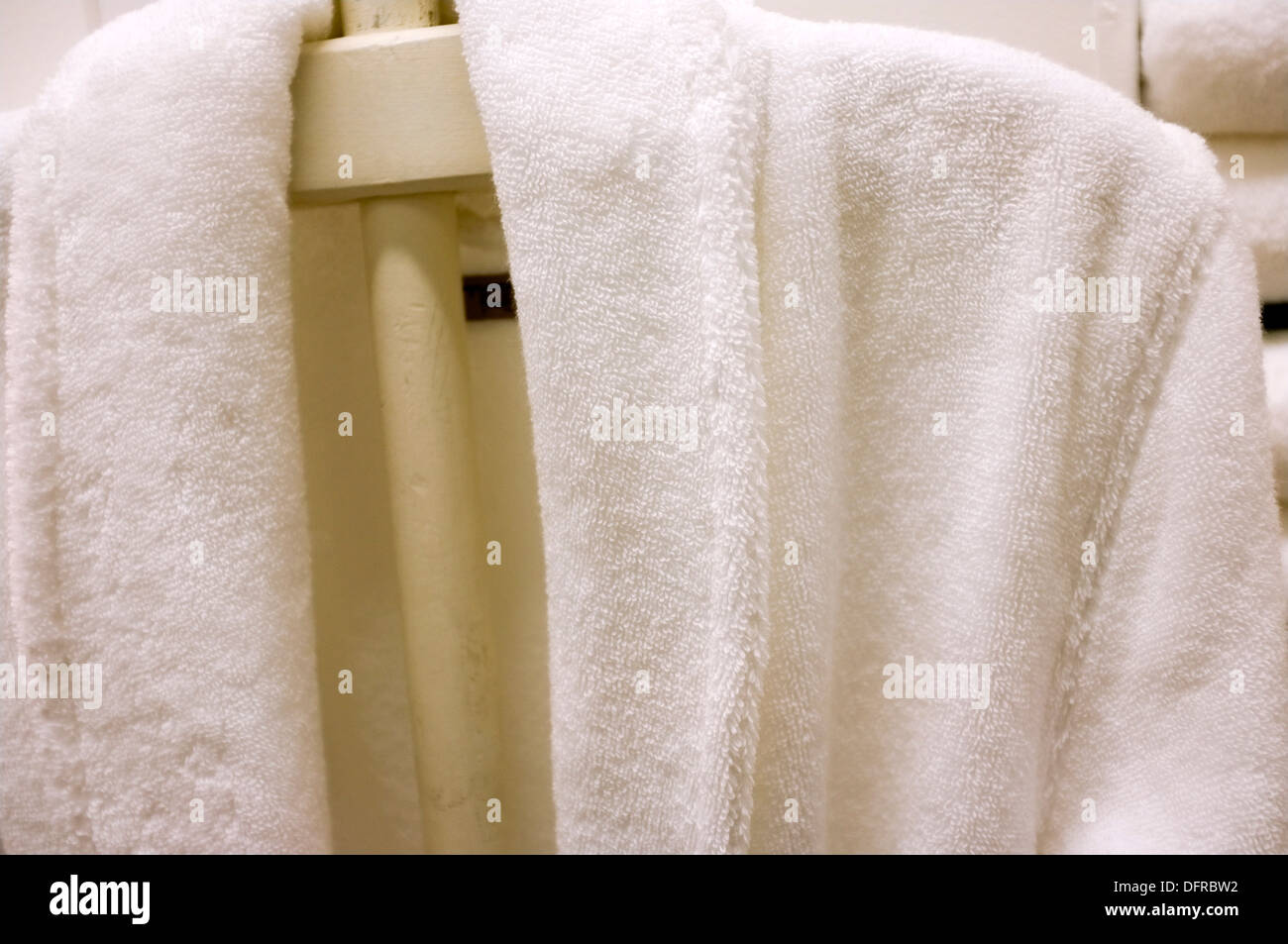 https://c8.alamy.com/comp/DFRBW2/white-cotton-terry-cloth-bath-robe-hanging-in-a-retail-store-display-DFRBW2.jpg