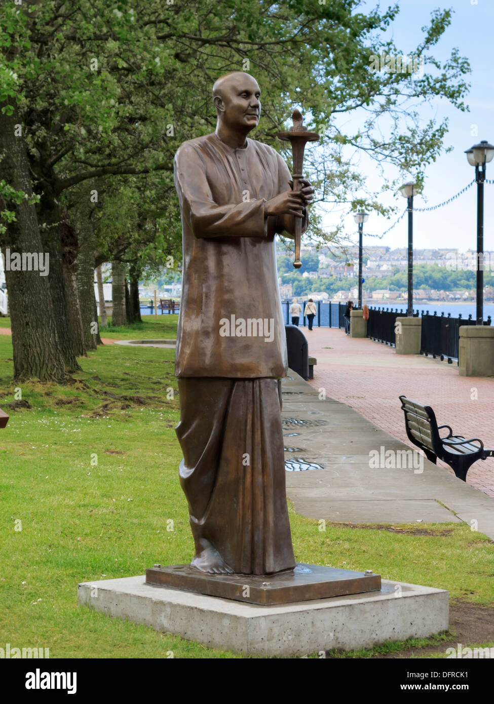 World Harmony Peace Statue Cardiff Bay Cardiff Wales Stock Photo Alamy