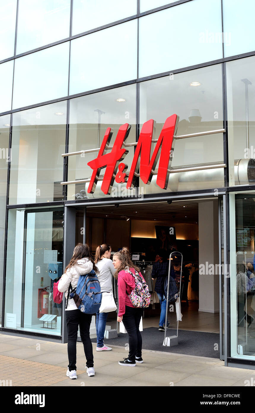 Exterior of H&M store Windsor Stock Photo - Alamy