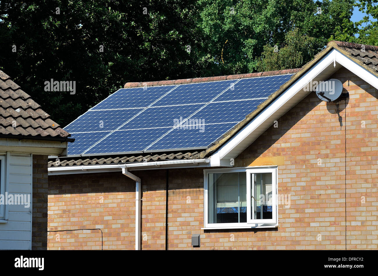 House solar panels hi-res stock photography and images - Alamy
