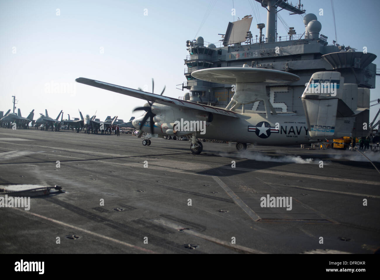 E-2C Hawkeye assigned to the Seahawks of Airborne Early Warning Squadron (VAW) 126 lands on the flight deck of the aircraft car Stock Photo
