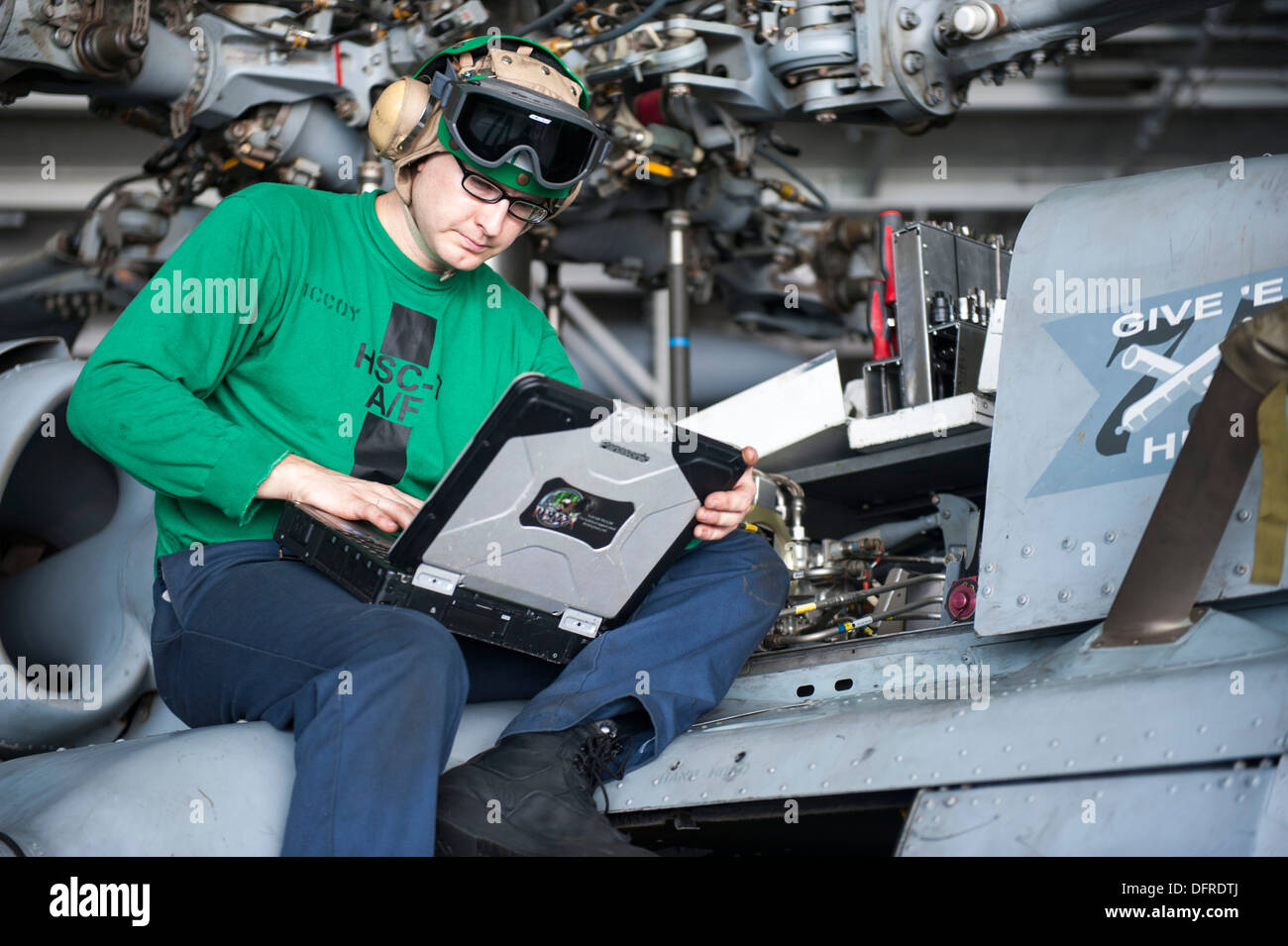 Hangar bay aviation structural mechanic hires stock photography and