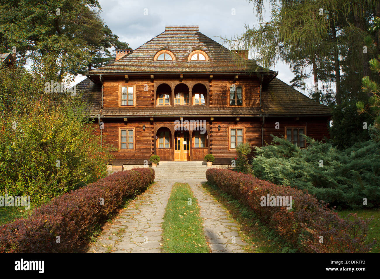 木の民家 ヨーロッパ WOODEN HOUSES IN EUROPE (1978 old-wooden-house-in-skansen-