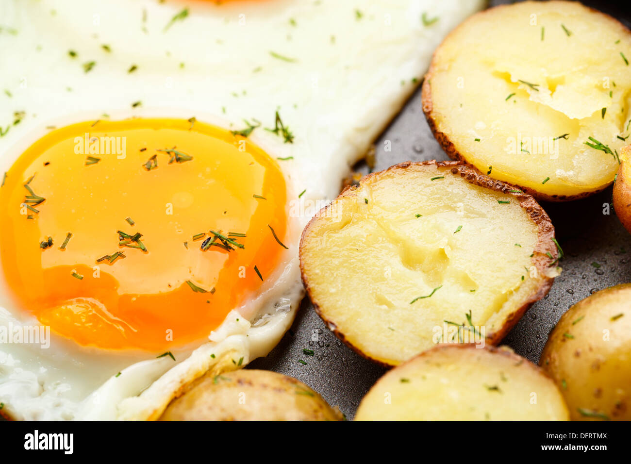 Breakfast with eggs, sausage and potato Stock Photo - Alamy
