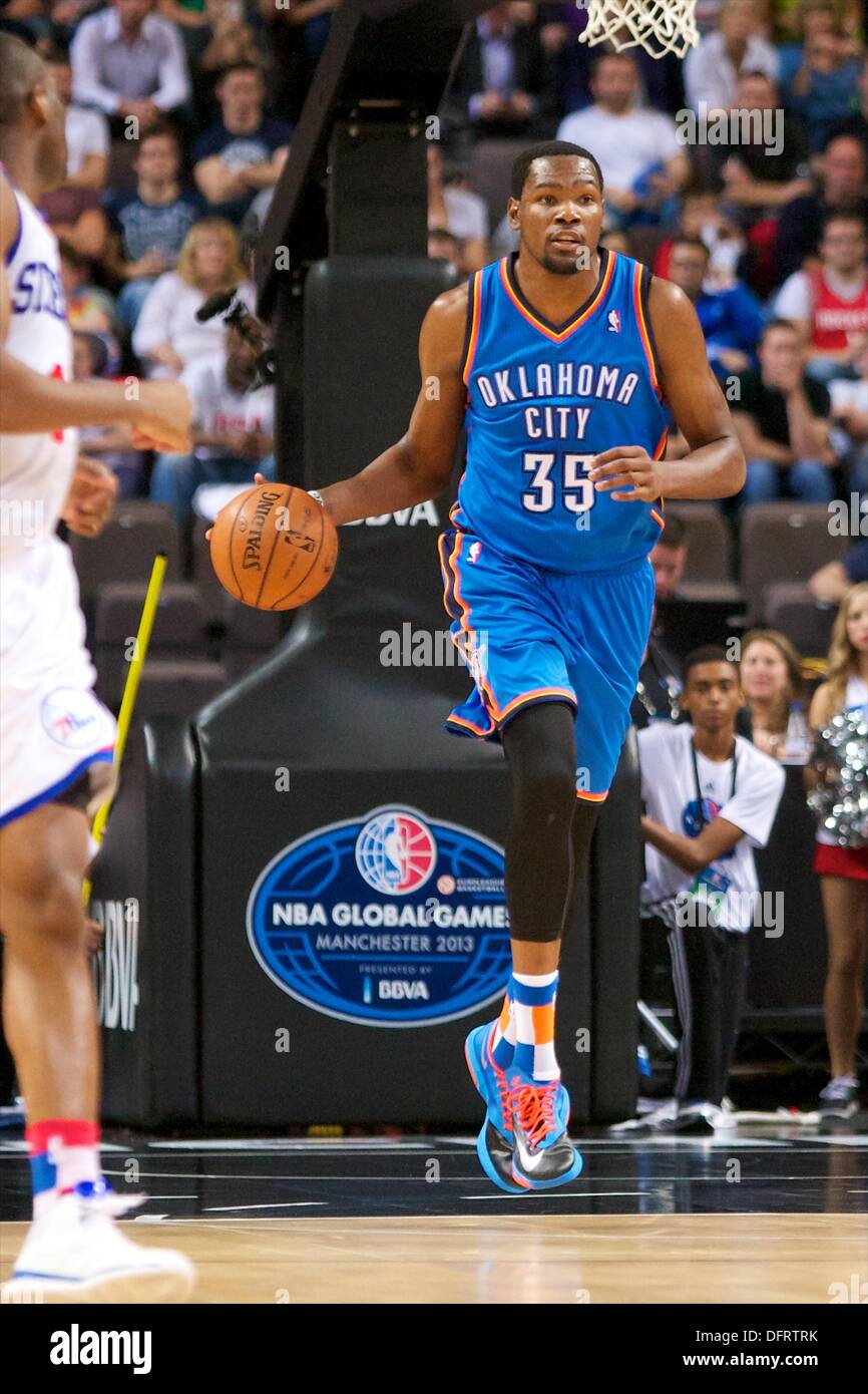 NBA star Kevin Durant of Oklahoma City Thunder is pictured at an all-star  basketball game for the Nike Festival of Sports during his China tour in  Sha Stock Photo - Alamy