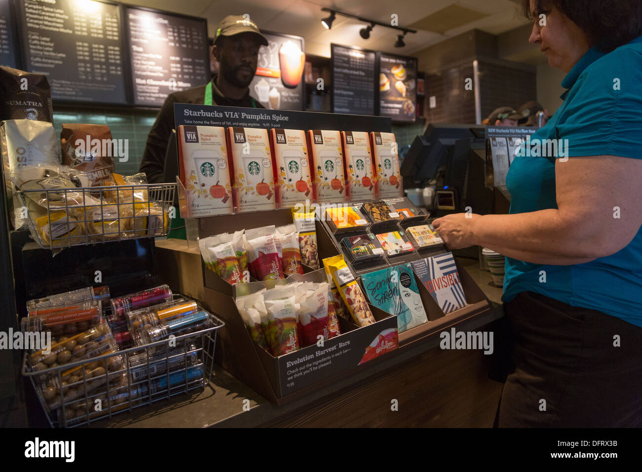 customer paying, Starbucks cafe, S 16th Street, Philadelphia, Pennsylvania, USA Stock Photo