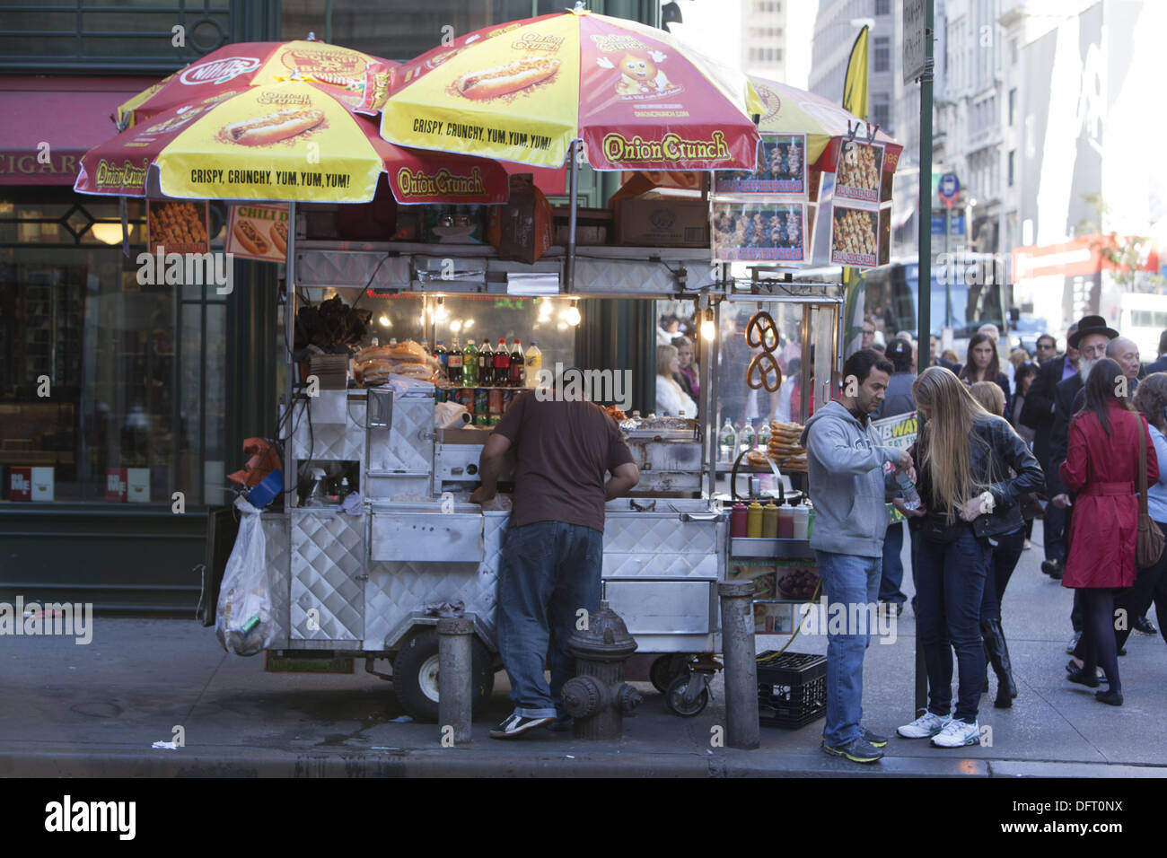 hot-dog-vendor-5th-avenue-midtown-manhattan-stock-photo-alamy