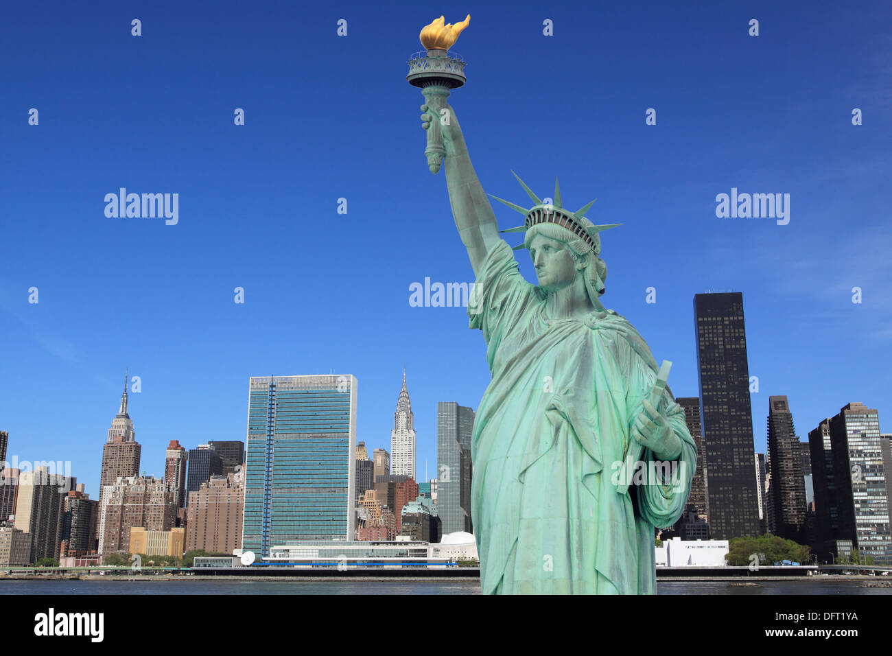 Manhattan Skyline and The Statue of Liberty at Sunset, New York City ...