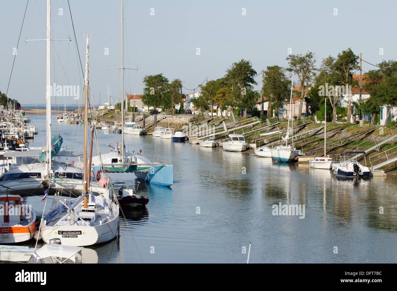 Chenal de la Perrotine. Village and port of Boyardville. Island of Oleron.  Charente Maritime. France Stock Photo - Alamy