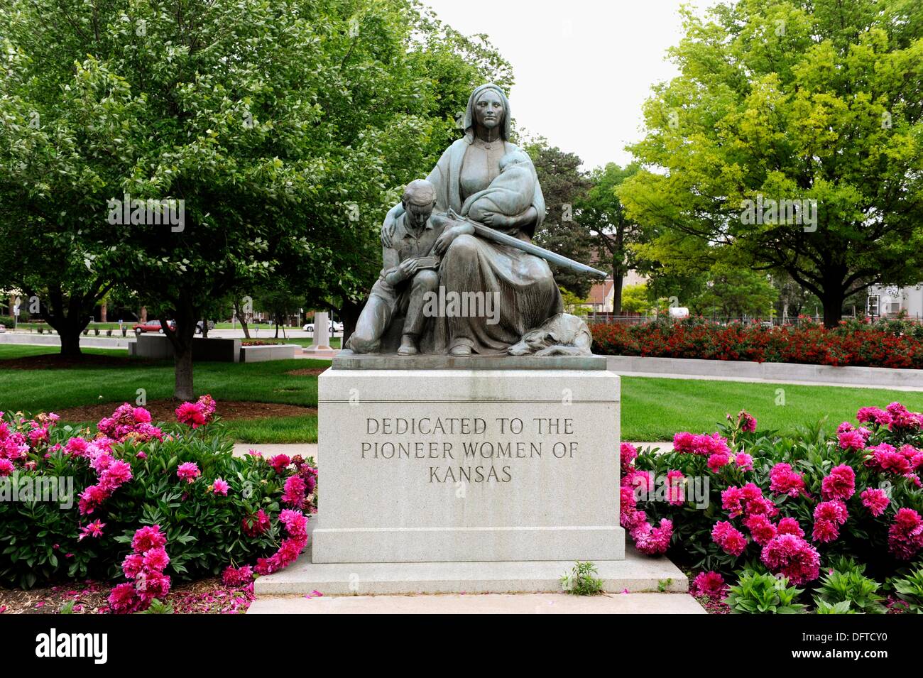 Pioneer Women Statue in Front of Capitol Building Topeka Kansas Stock Photo Alamy