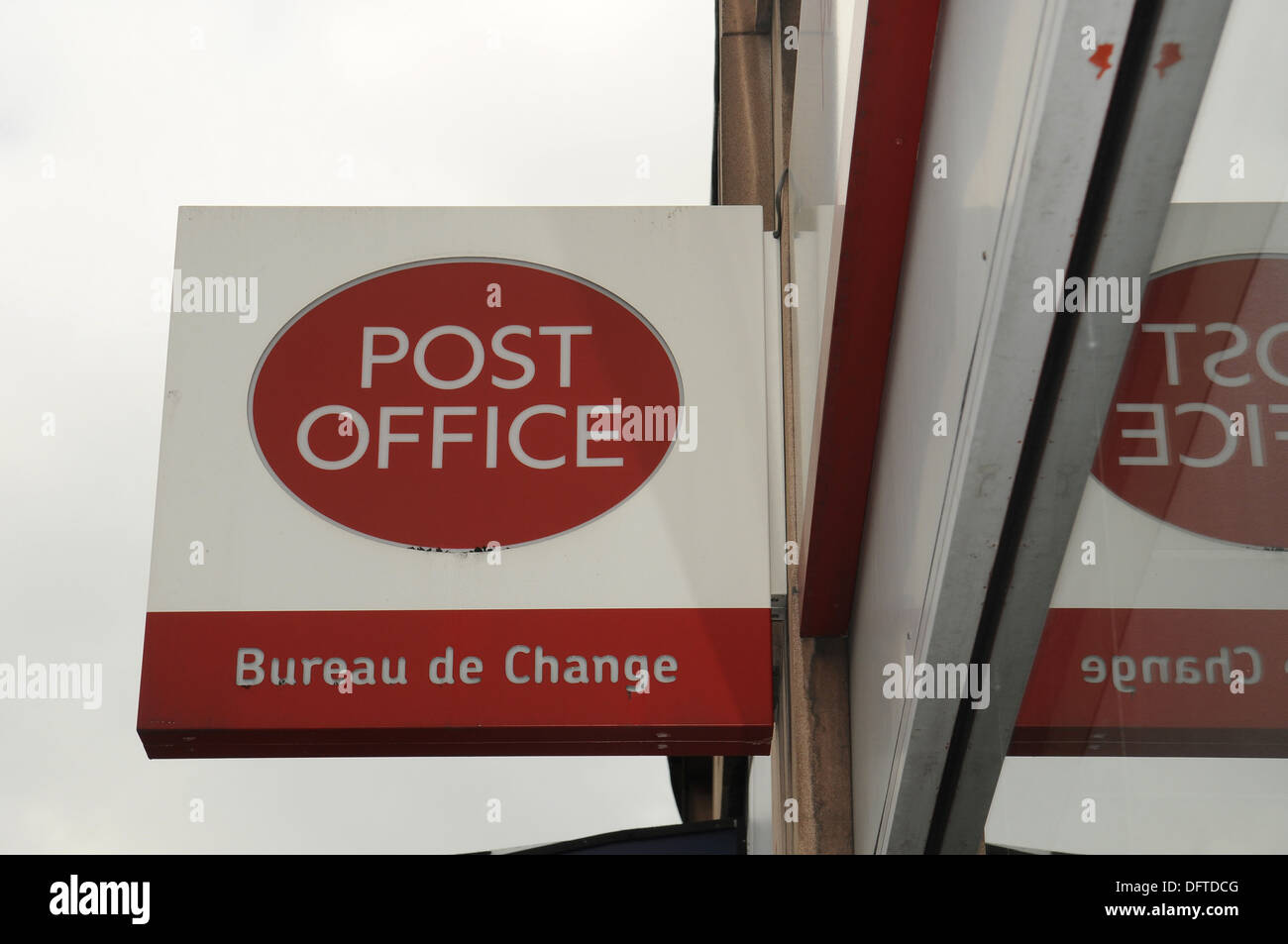 Post Office & Bureau De Change Sign London Stock Photo