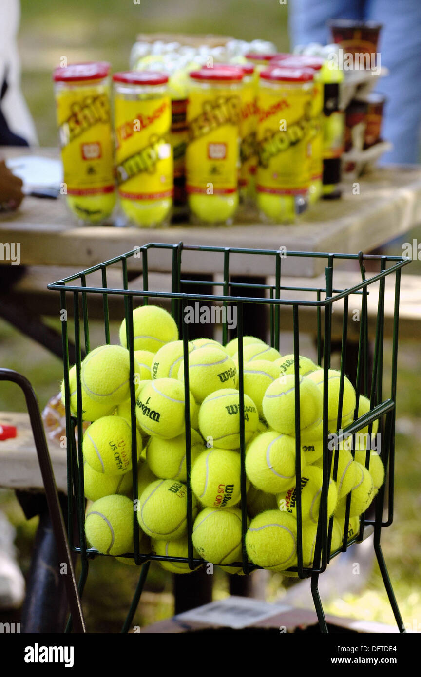 Practice tennis balls Stock Photo Alamy
