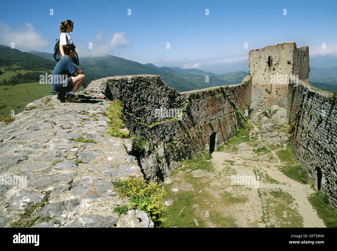 [Image: cathar-castle-montsegur-arige-dpartement...DFTDRW.jpg]