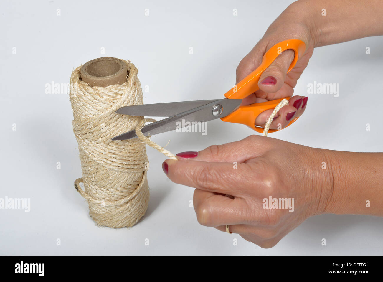 Piece of string hires stock photography and images Alamy