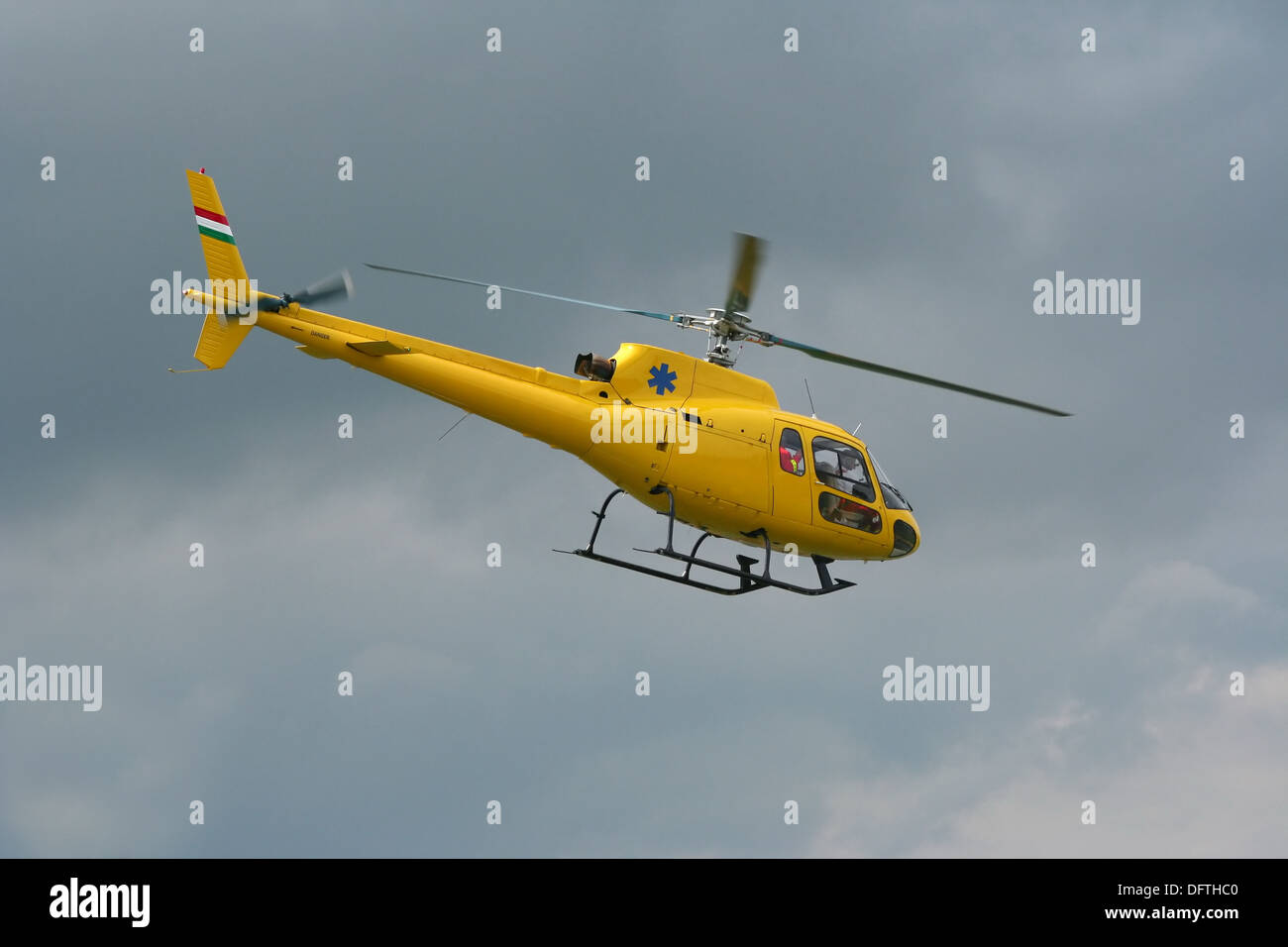 Yellow helicopter flying hi-res stock photography and images - Alamy