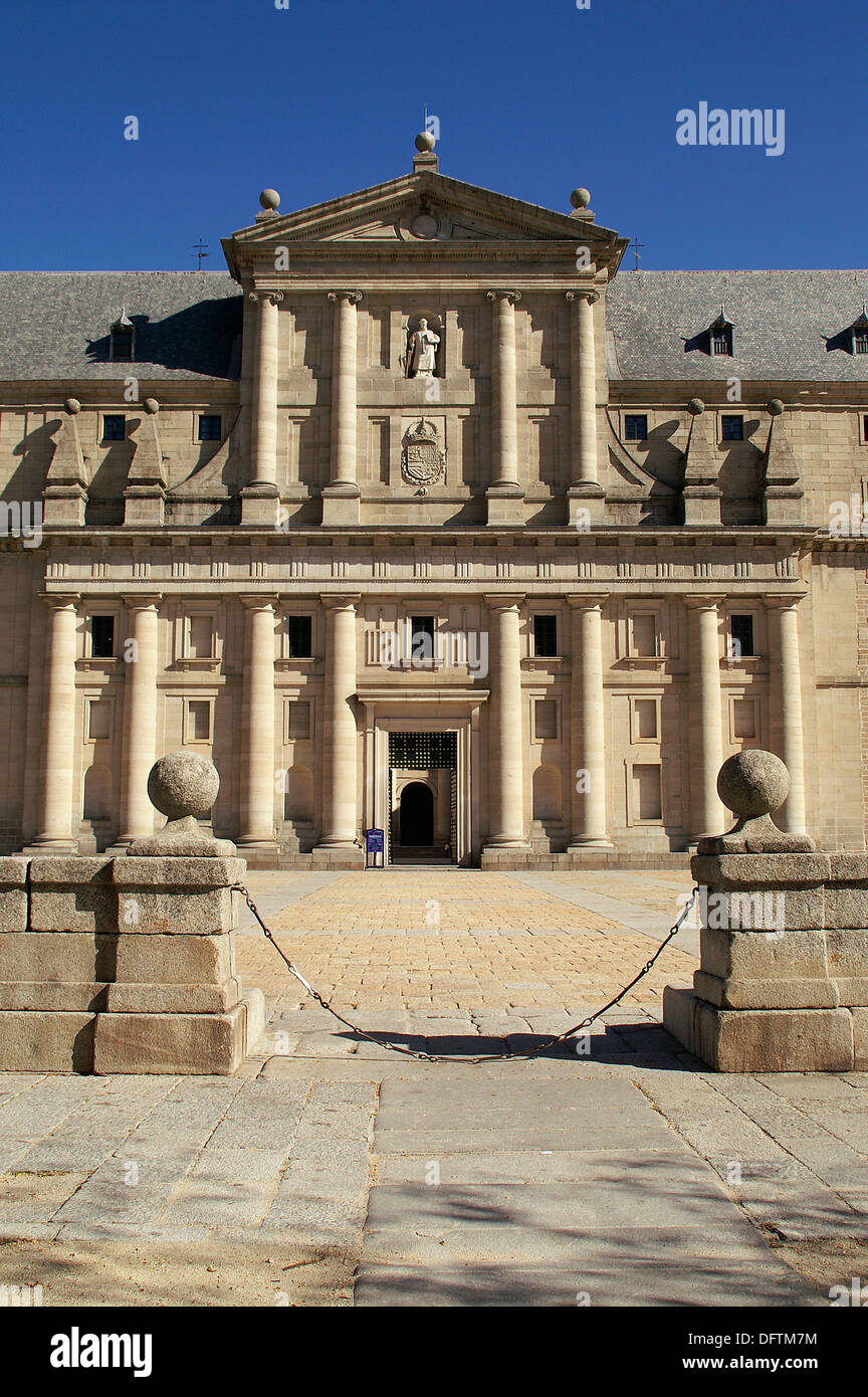 Fachada del monasterio de san lorenzo de el escorial hi-res stock ...