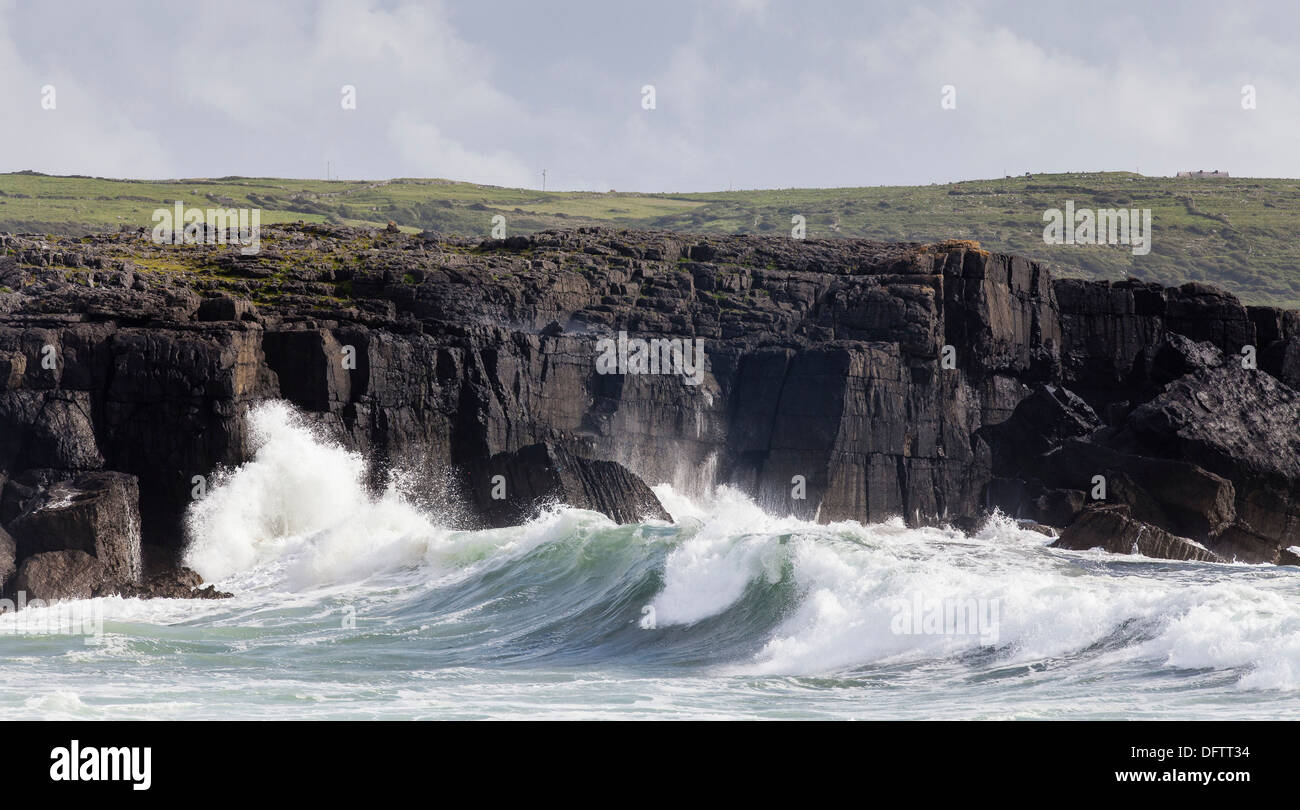 Surf of the North Atlantic Ocean at the coast of Ireland, Derreen, County Clare, Province of Munster, Ireland Stock Photo