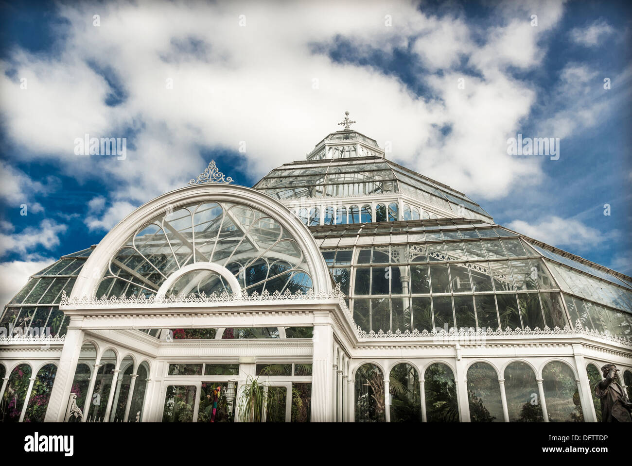 Victorian palm house at Sefton Park, Liverpool. Built by built by MacKenzie and Moncur in 1896. Stock Photo