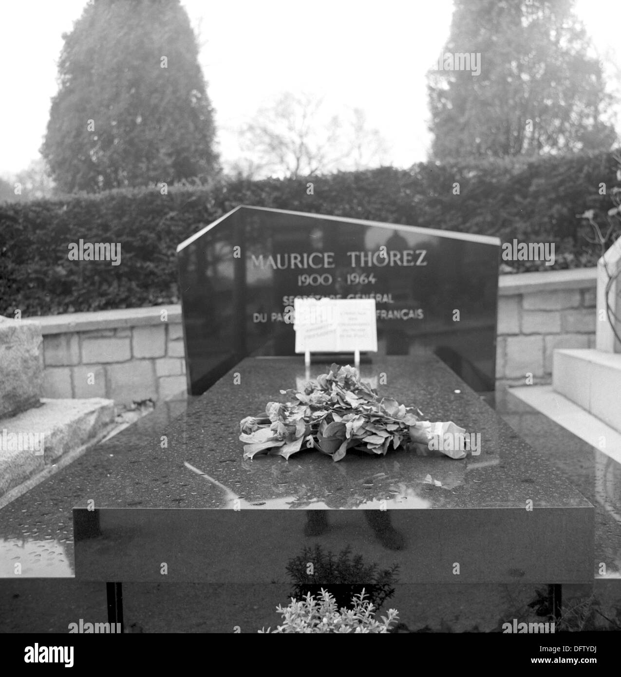 View of the grave of the former secretary general of the French Communist Party, Maurice Thorez, on the biggest cemetery of Paris, Pere Lachaise, in Paris, France, 13 November 1970. Thorez was secretary general of the party from 1930 until 1964. On the Pere Lachaise cemetery, many famous historical figures are buried. Photo: Wilfried Glienke Stock Photo