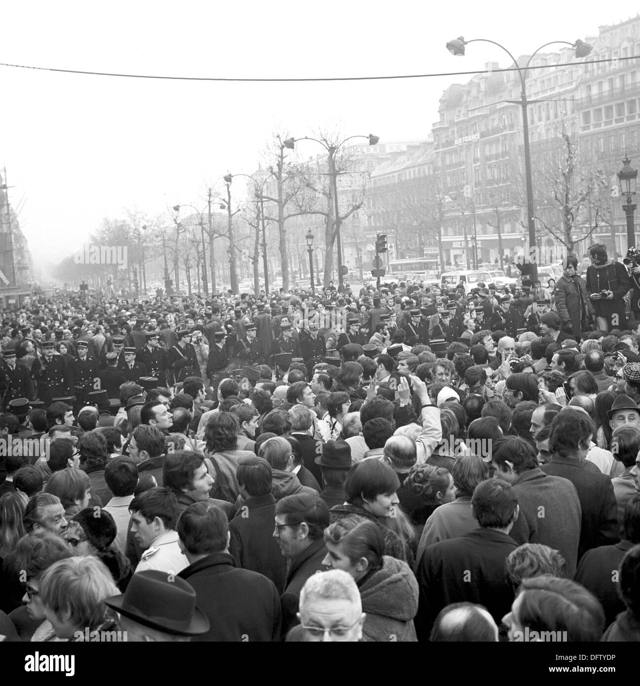 View of a demonstration on the Champs-Élysées on the occasion of the renaming of the Place de l'Etoile to Place Charles-de-Gaulle in Paris, France, 13 November 1970. The square was renamed to honour former president de Gaulle who had died recently. The center of the star square is the Arc de Triomphe. Photo. Wilfried Glienke Stock Photo