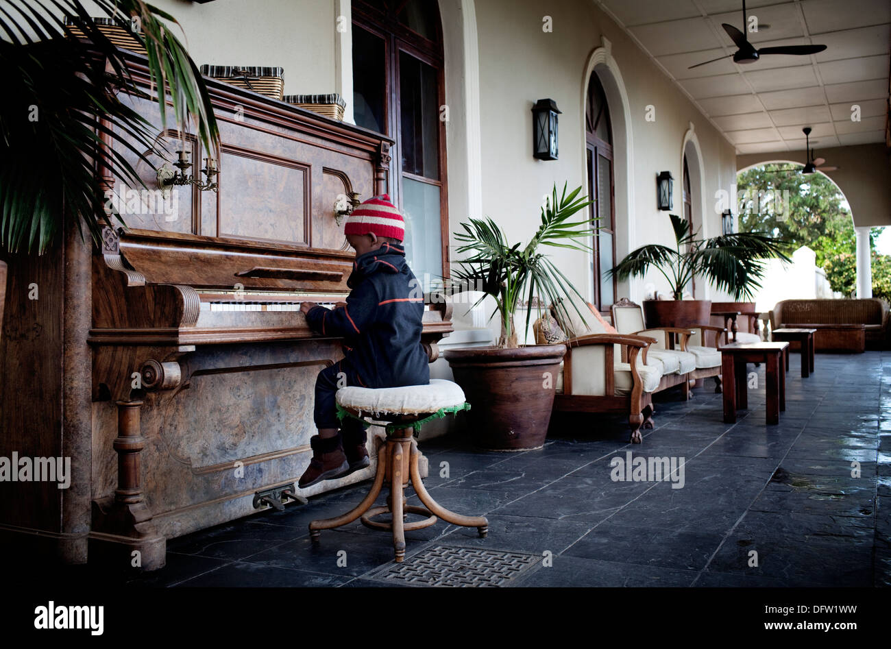 Aya plays a piano aon the verandah of a hotel in Riebeek Kasteel Stock Photo