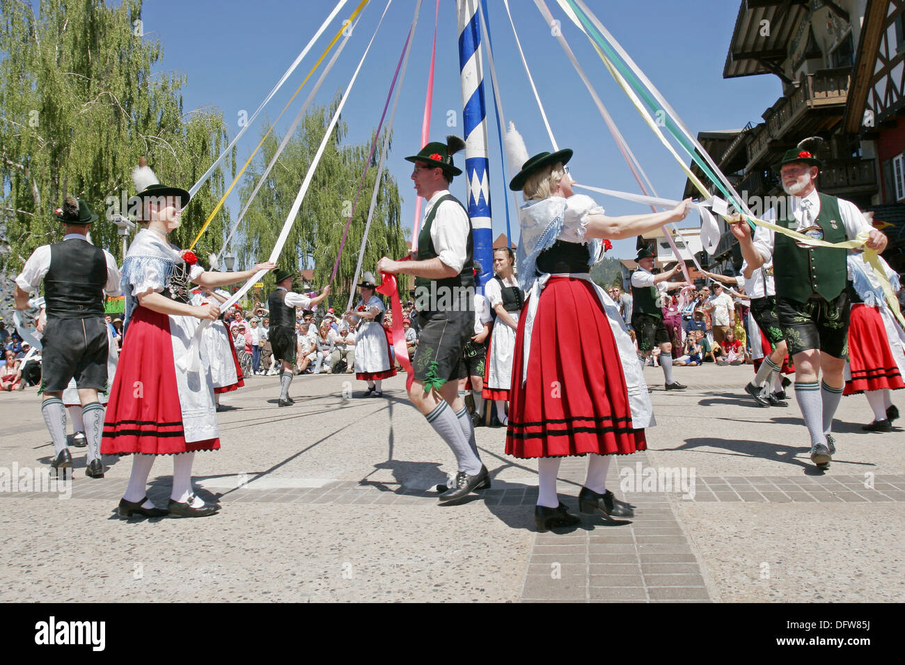 Bavarian folk dance hires stock photography and images Alamy