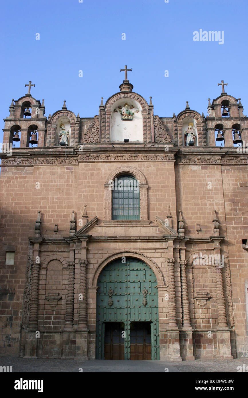 Catedral de Cusco, fachada del complejo de tres Iglesias conformadas por la  Iglesia de El Trinfo y la Iglesia de Jesus y Maria Stock Photo - Alamy