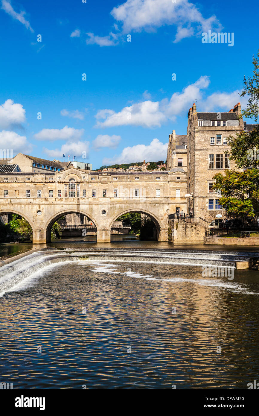 Classic view of the Palladian Pulteney Bridge and weir in the World Heritage city of Bath in Somerset, UK. Stock Photo