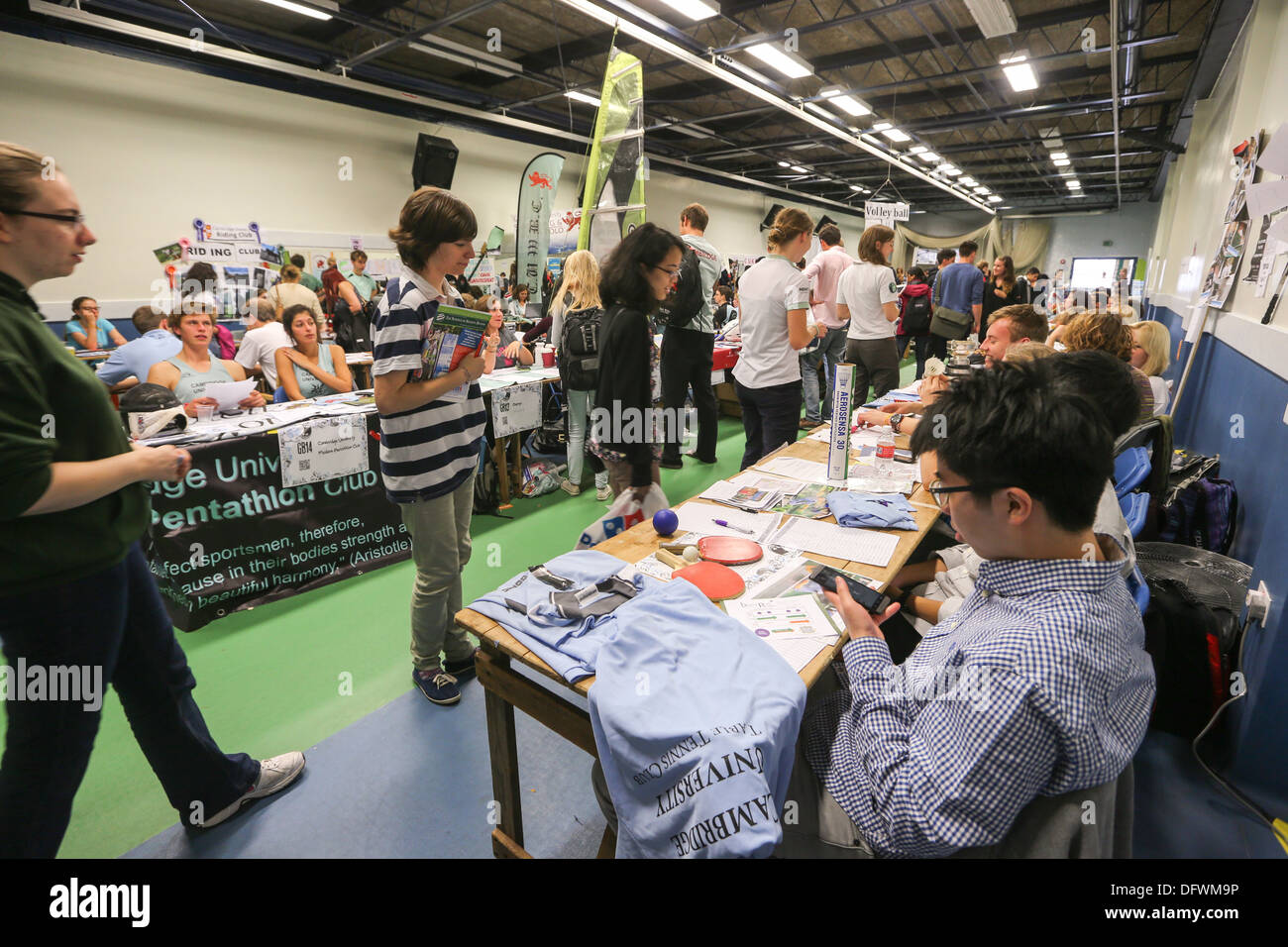 CAMBRIDGE UNIVERSITY STUDENTS FRESHERS FAIR 2013 Stock Photo Alamy