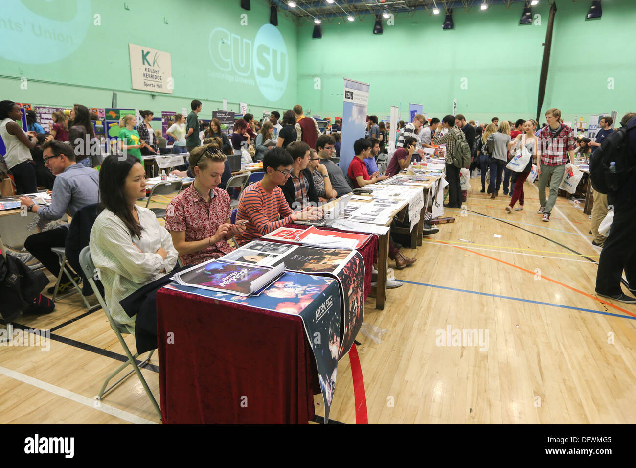 CAMBRIDGE UNIVERSITY STUDENTS FRESHERS FAIR 2013 Stock Photo Alamy