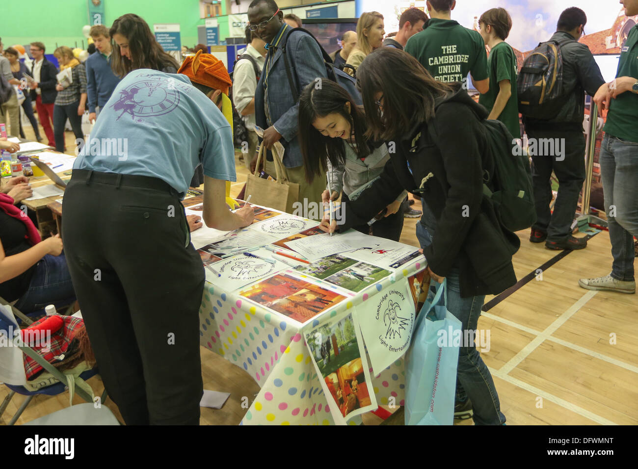CAMBRIDGE UNIVERSITY STUDENTS FRESHERS FAIR 2013 Stock Photo Alamy