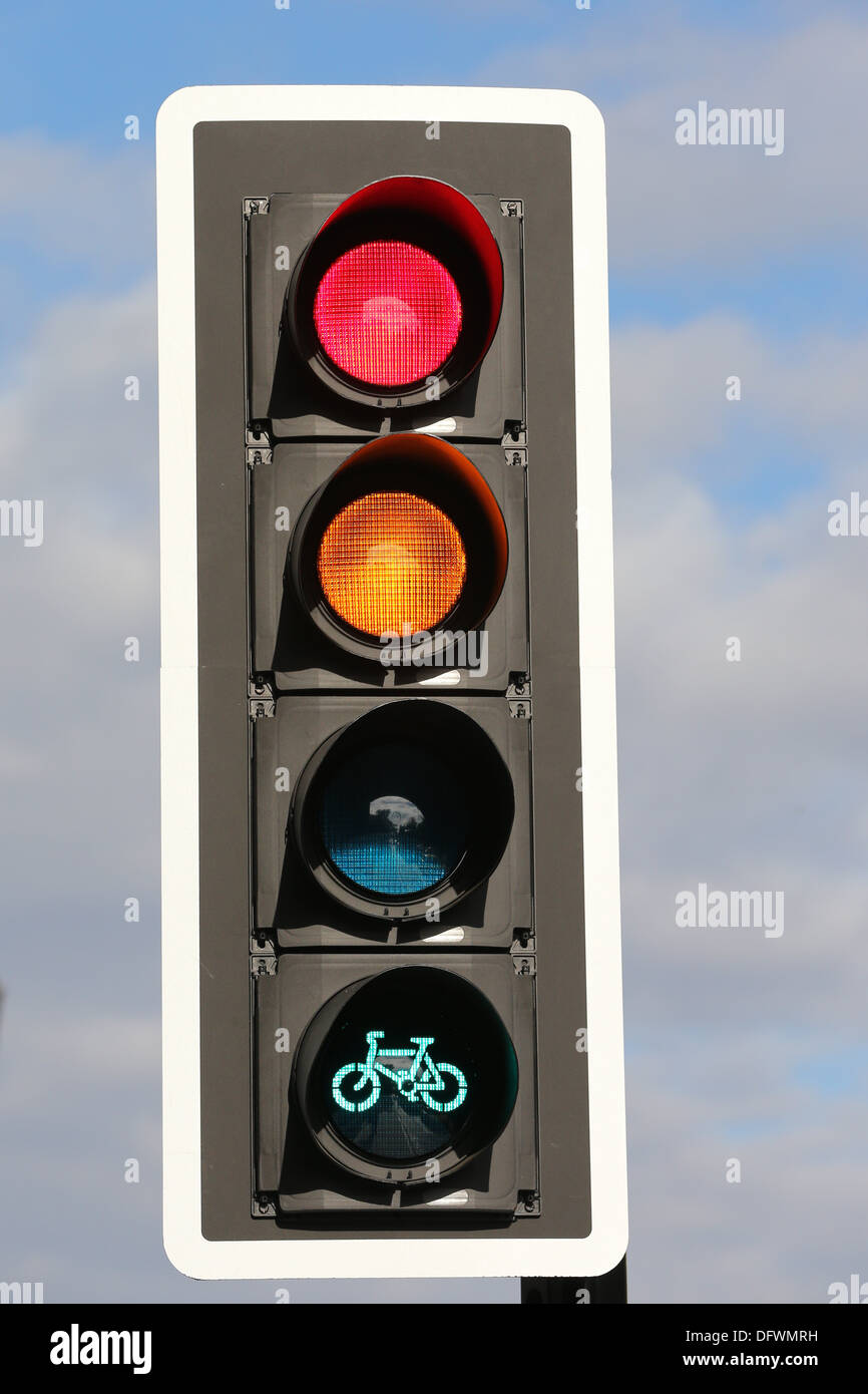 UK S FIRST SAFETY CYCLE TRAFFIC LIGHTS IN CAMBRIDGE ON OCTOBER 8TH