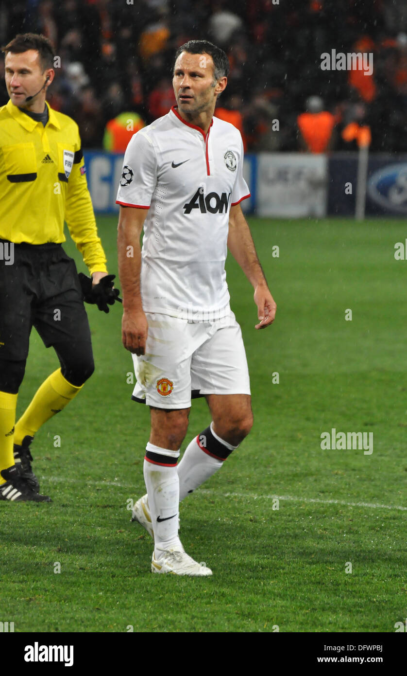 Ryan Giggs playing for Manchester United with Eric Cantona in the