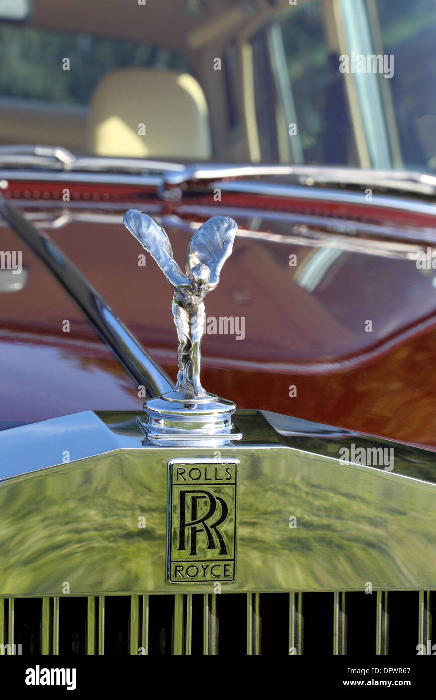 front grill of Rolls Royce silver shadow car, the Spirit of