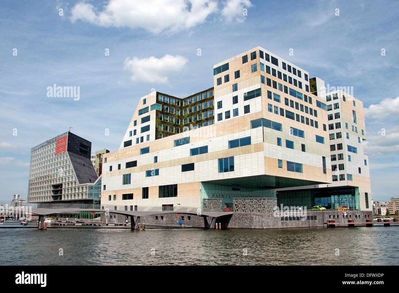 Paleis van Justitie op het IJdok in Amsterdam - Palace of Justice on the IJdock in Amsterdam Netherlands Dutch modern city town Stock Photo