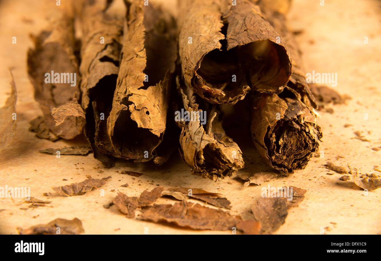Loose leaf tobacco hires stock photography and images Alamy