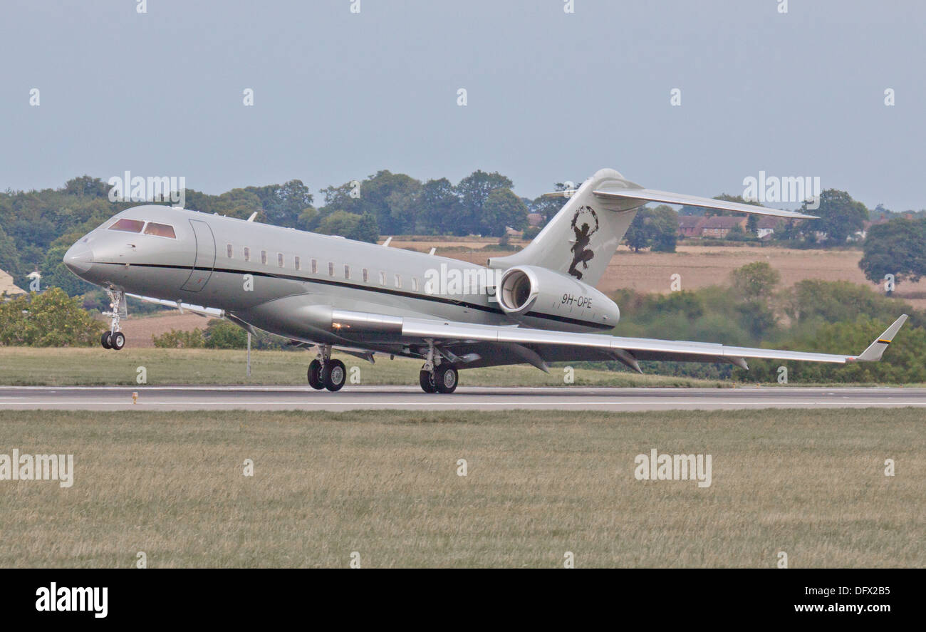 Vista Jet Bombardier BD700 Global Express OEOPE arriving at LondonLuton Airport LTN Stock