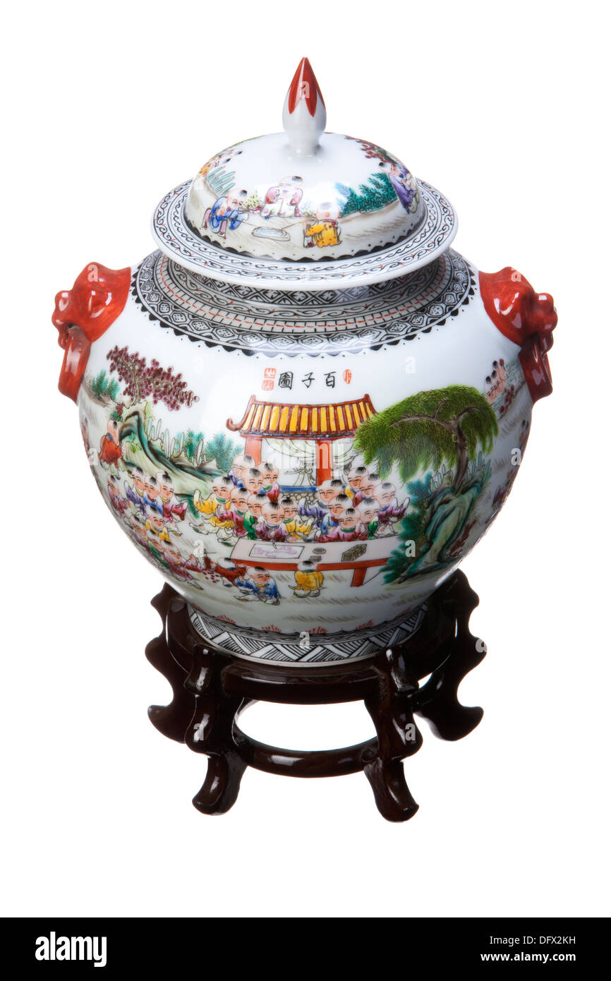 Traditional Chinese porcelain jar Stock Photo Alamy