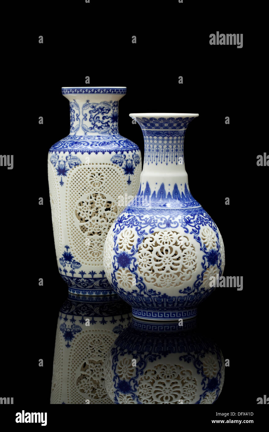 Black and white ceramics pattern hi-res stock photography and images ...
