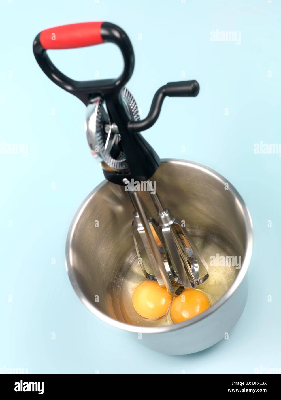 https://c8.alamy.com/comp/DFXC3X/an-egg-beater-eggs-and-a-mixing-bowl-on-a-kitchen-bench-DFXC3X.jpg