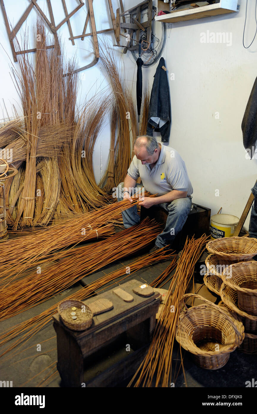 Basket Weavers Stock Photos & Basket Weavers Stock Images Alamy