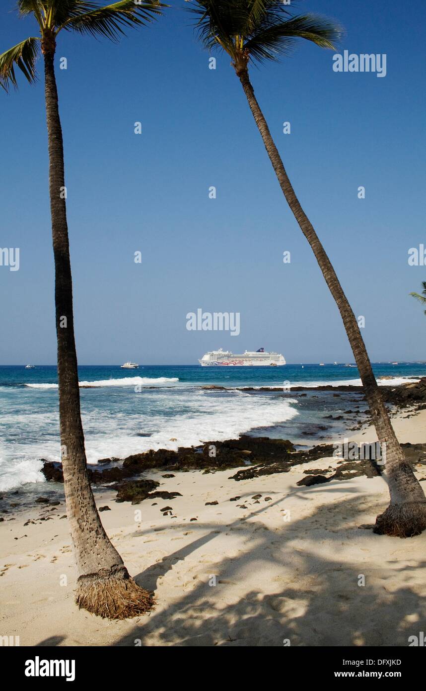 Cruise ship off the coast of Kona, Big Island, Hawaii Stock Photo Alamy