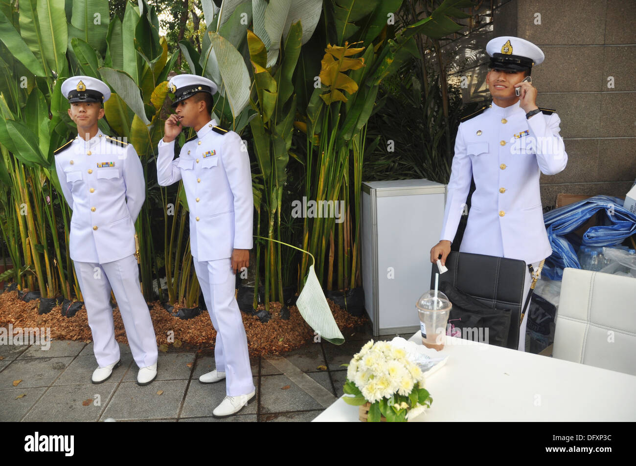 Bangkok (Thailand): Thai soldiers in uniform at the king Bhumibol Adulyadej birthday´s public commemoration (December 5th) Stock Photo