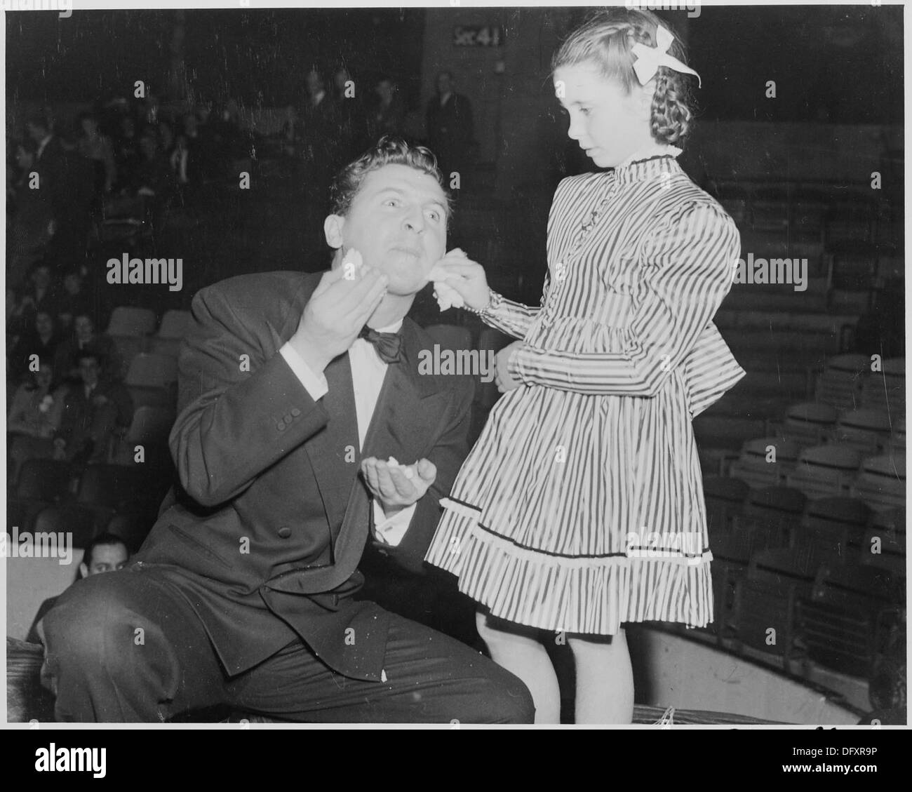 Photograph of Margaret O'Brien posing with fellow Hollywood celebrity Eddie Bracken at a Roosevelt Birthday Ball... 199335 Stock Photo