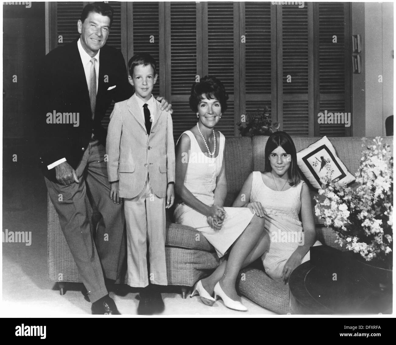 Photograph of Governor Ronald Reagan, Ron Junior, Mrs. Reagan, and Patti Davis 198603 Stock Photo