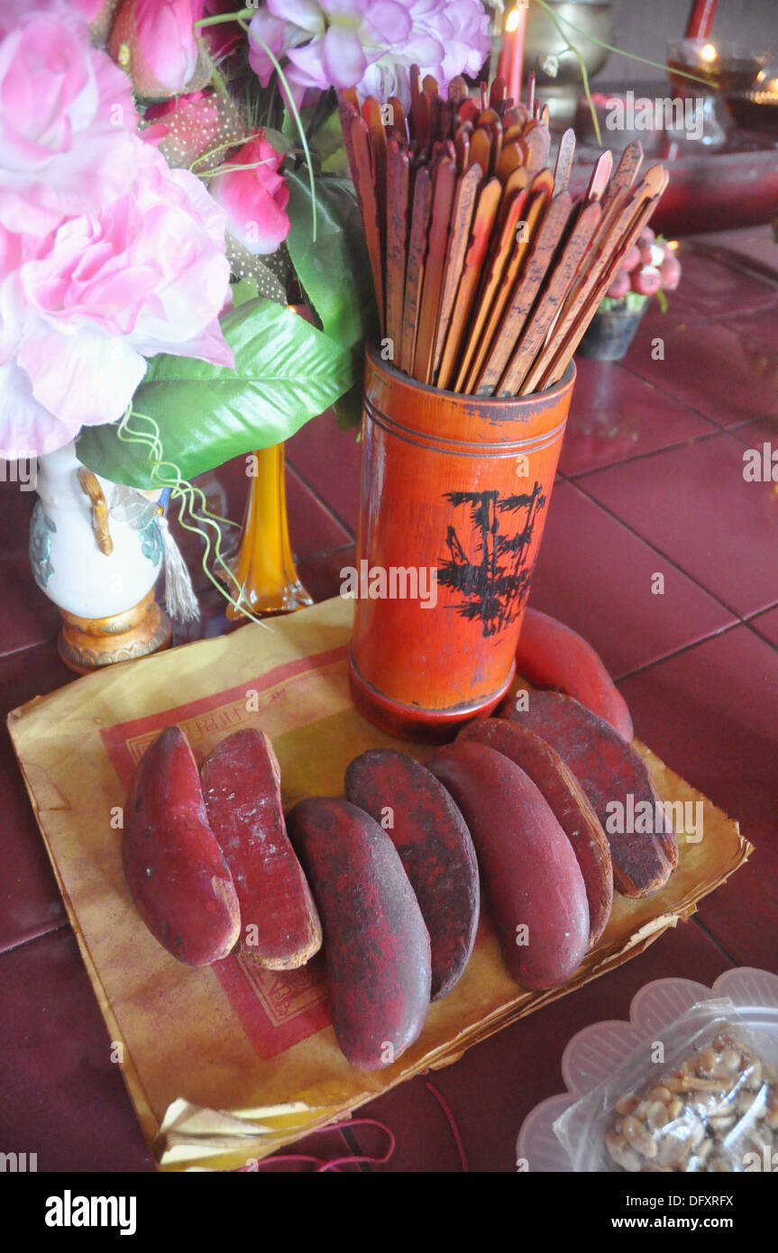 Dili (East Timor): daily´s prediction tools at the local Chinese temple Stock Photo