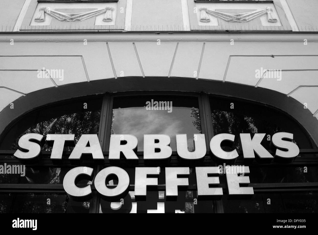 Starbucks trademark Black and White Stock Photos & Images Alamy