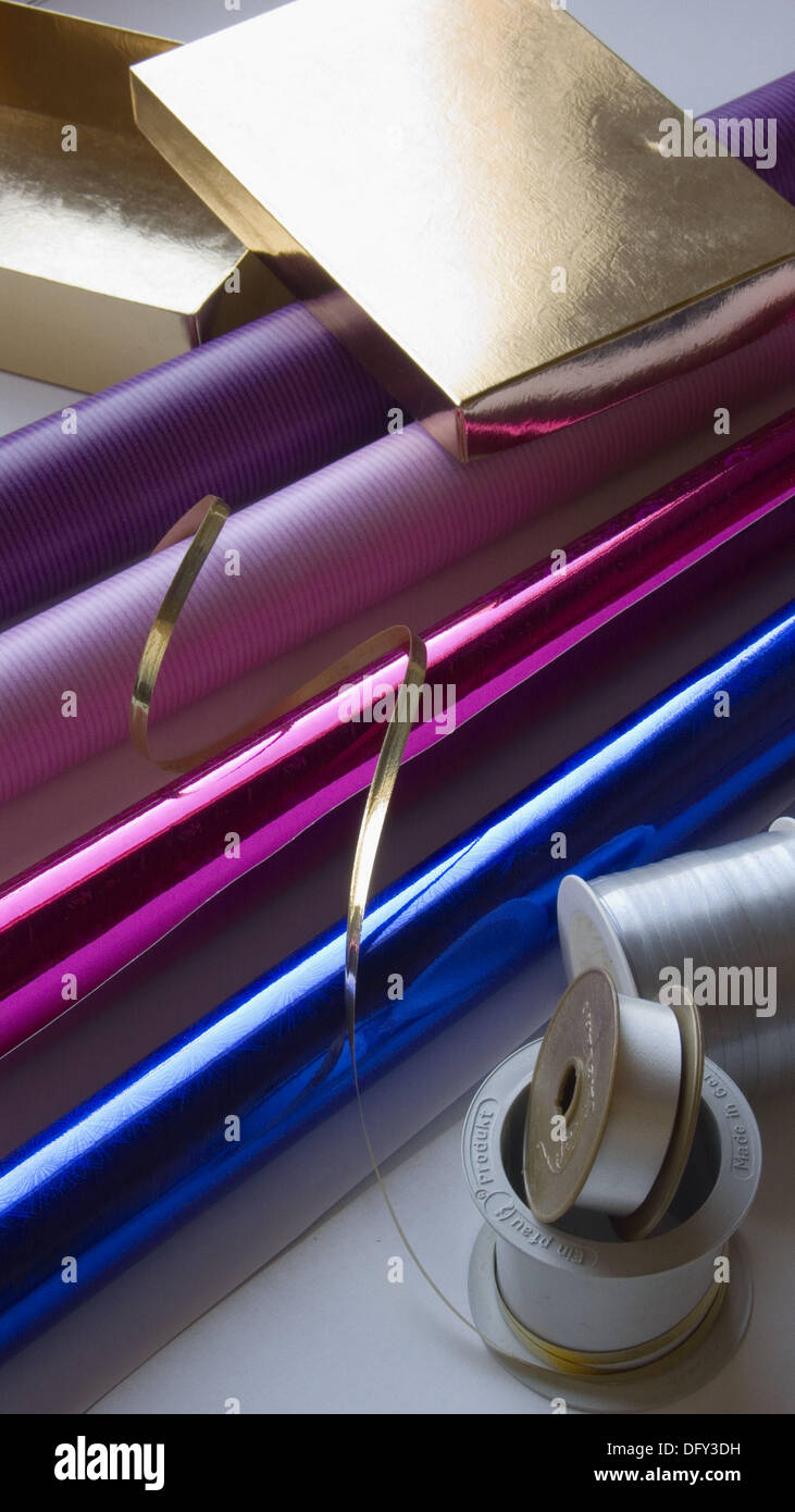 materials for wrapping gifts Stock Photo Alamy
