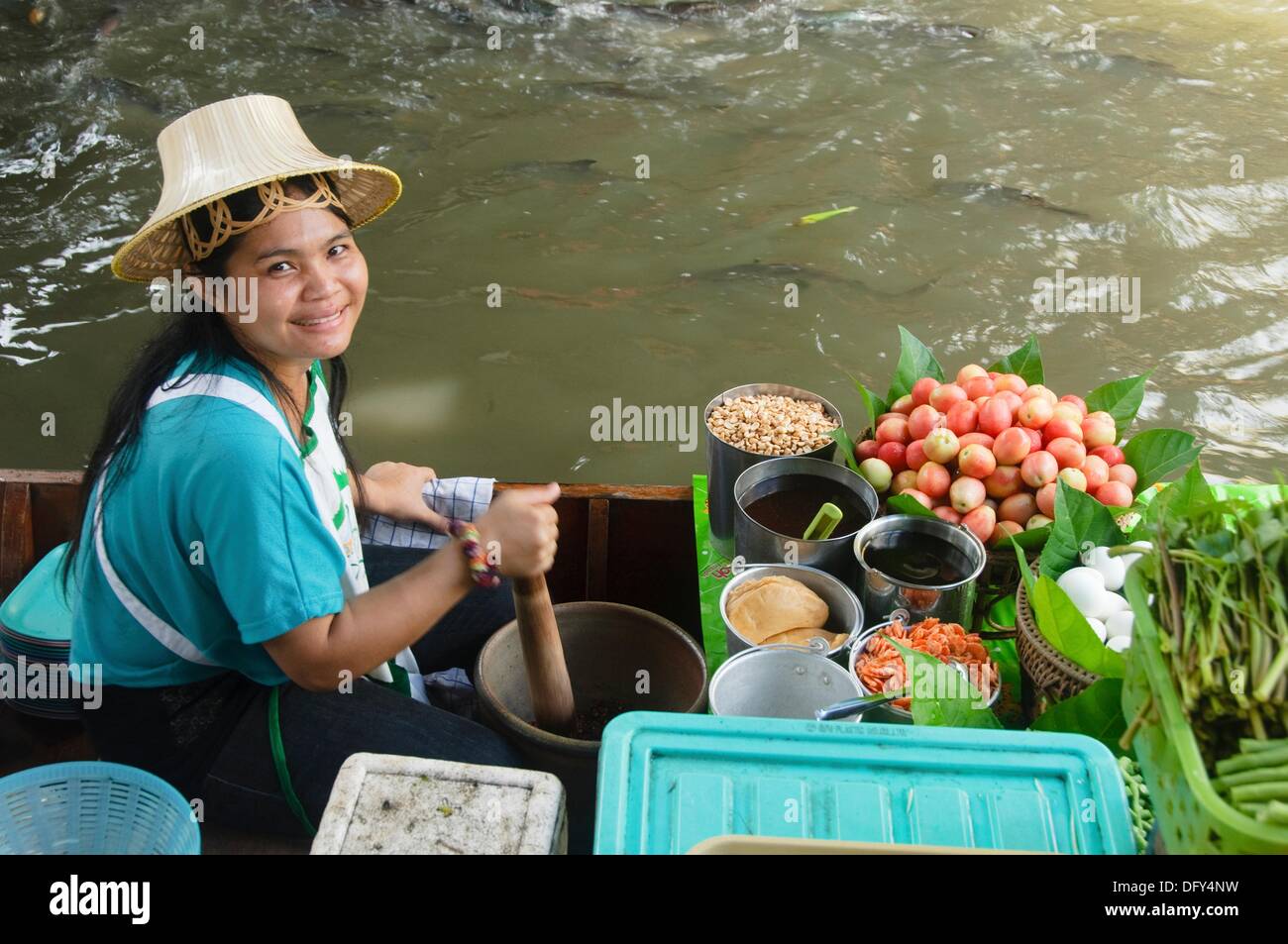 vendor making som tam papaya salad at a floating market in Bangkok Thailand Stock Photo Alamy